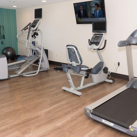 Holiday Inn Express Hotel & Suites Madison By Ihg Extérieur photo