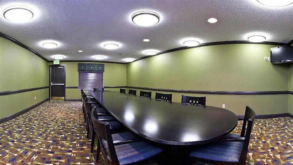 Holiday Inn Express Hotel & Suites Madison By Ihg Extérieur photo