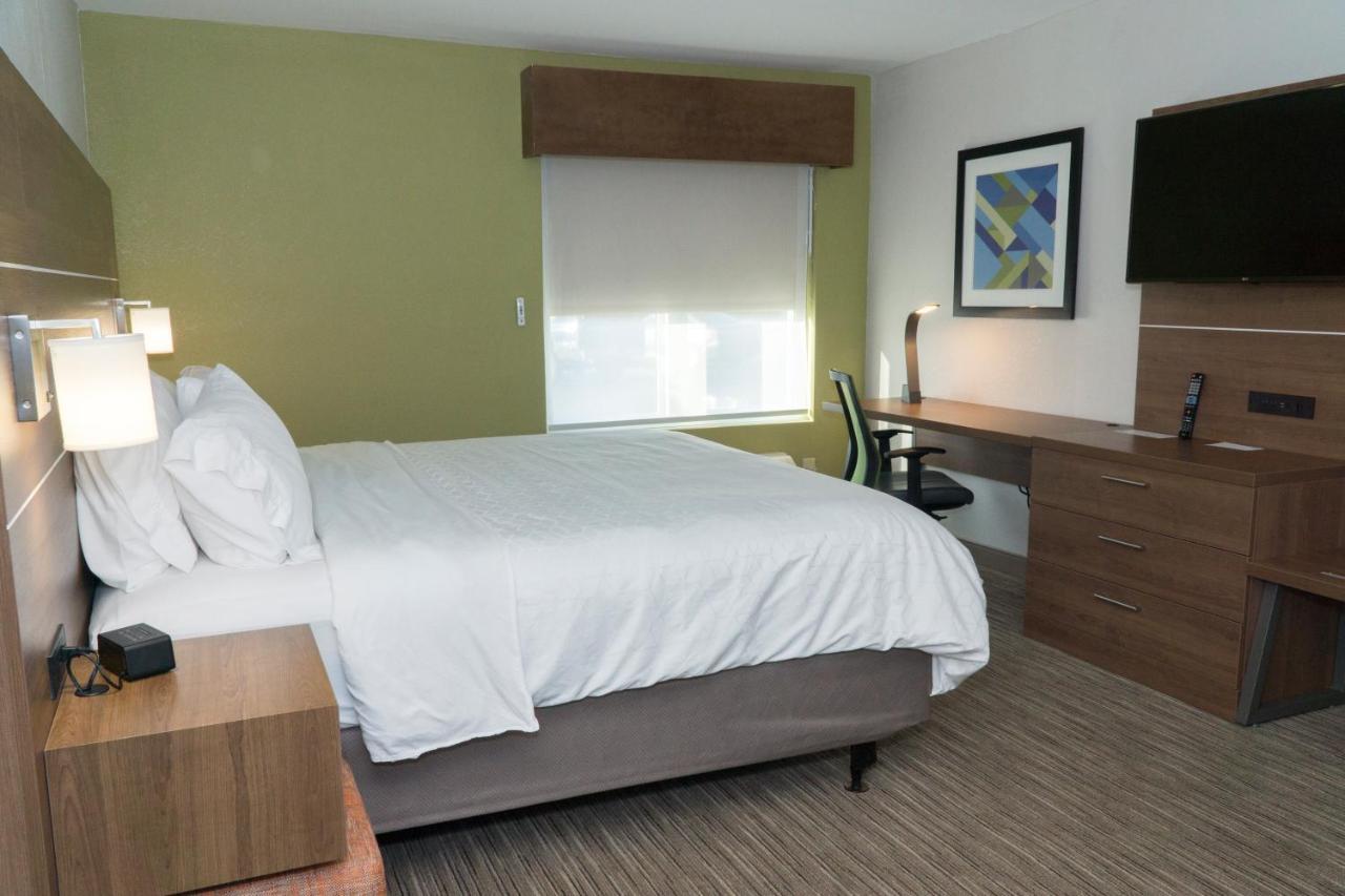Holiday Inn Express Hotel & Suites Madison By Ihg Extérieur photo