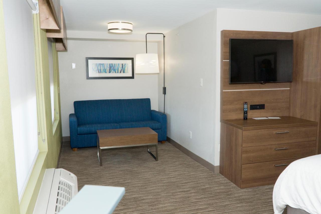 Holiday Inn Express Hotel & Suites Madison By Ihg Extérieur photo