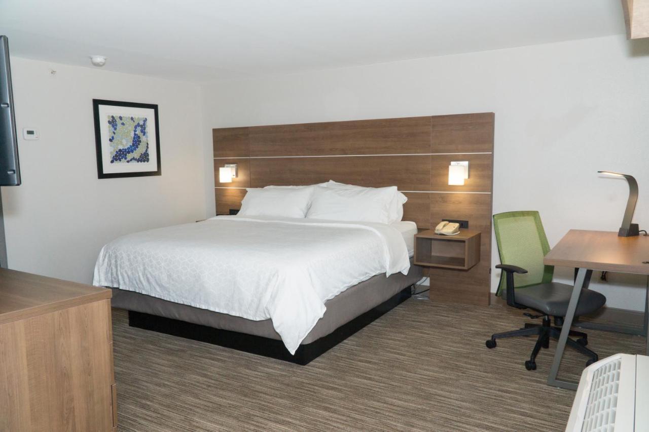 Holiday Inn Express Hotel & Suites Madison By Ihg Extérieur photo