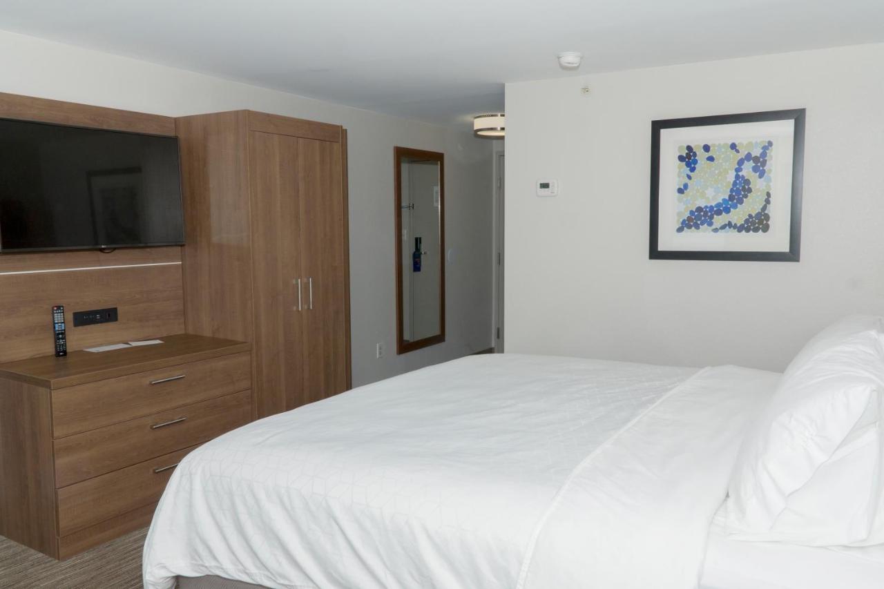 Holiday Inn Express Hotel & Suites Madison By Ihg Extérieur photo