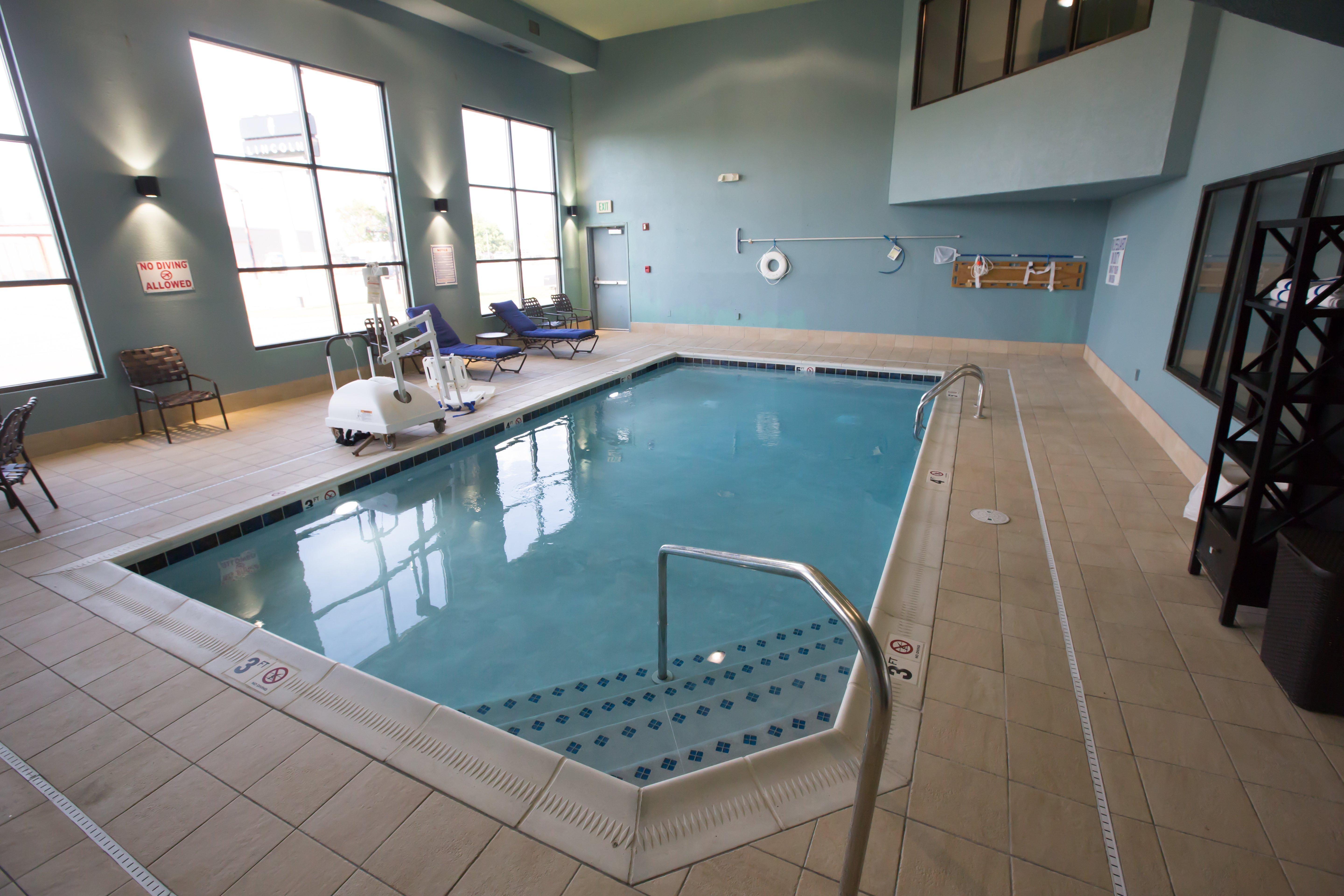 Holiday Inn Express Hotel & Suites Madison By Ihg Extérieur photo
