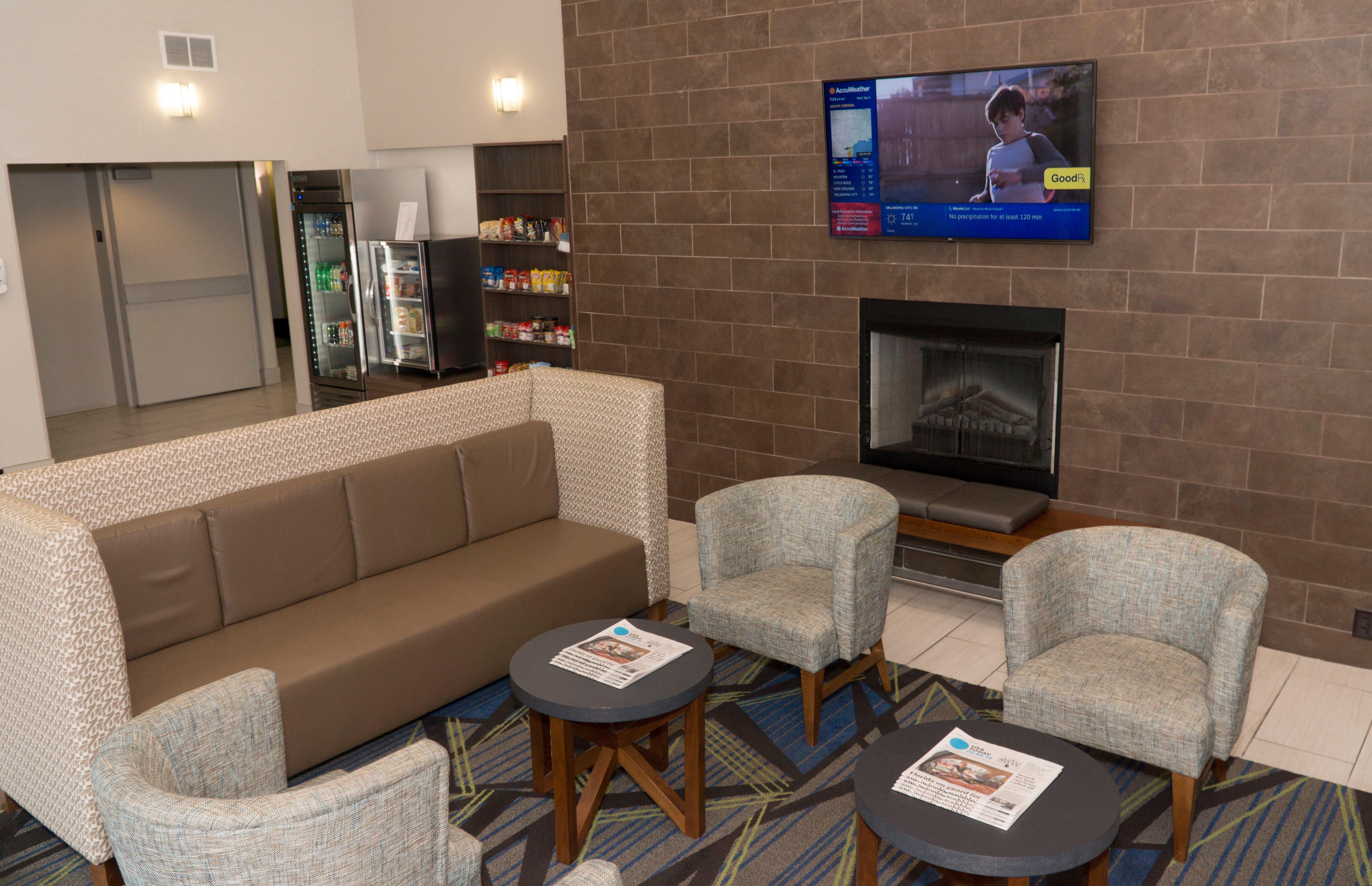 Holiday Inn Express Hotel & Suites Madison By Ihg Extérieur photo