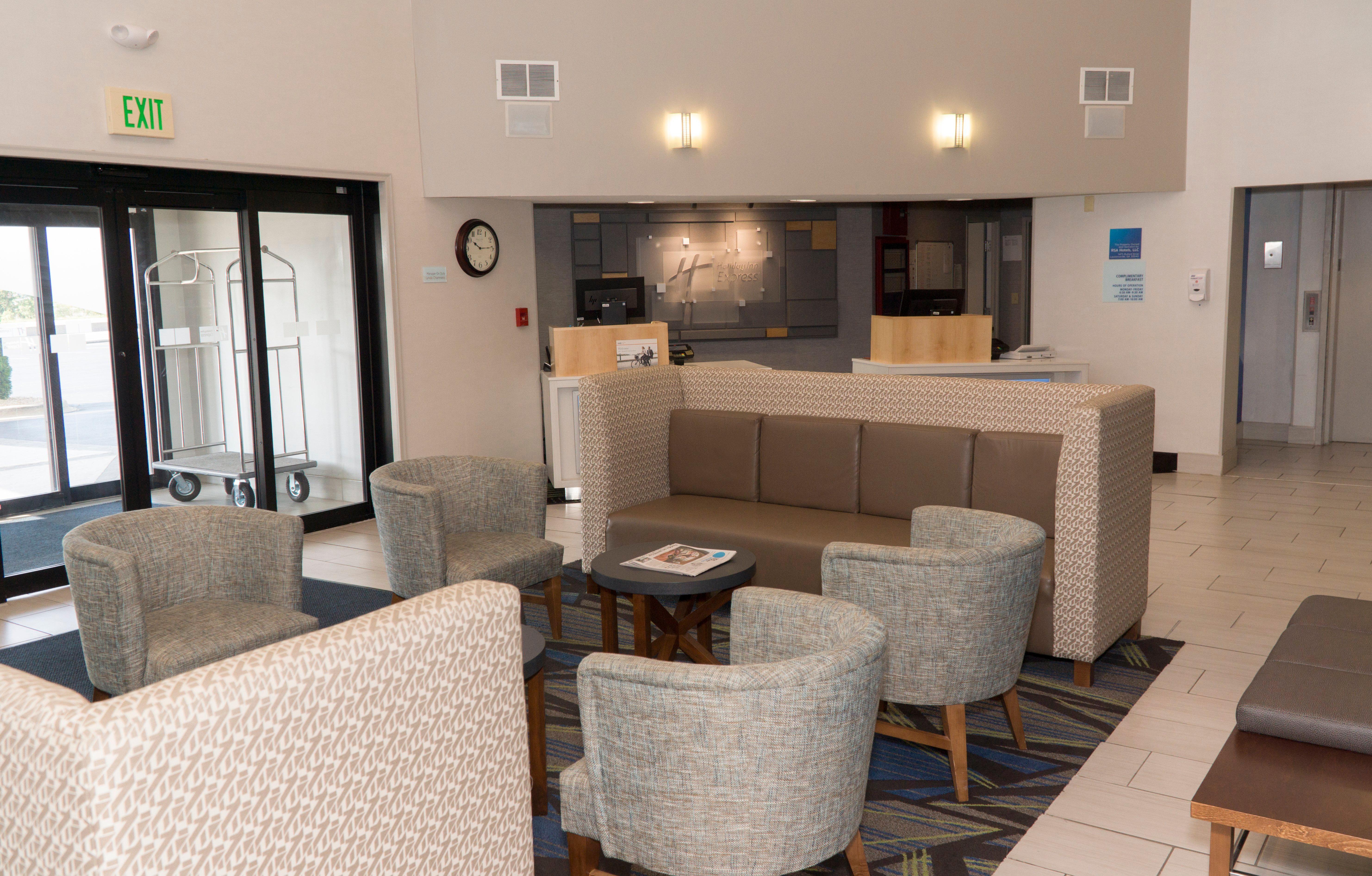 Holiday Inn Express Hotel & Suites Madison By Ihg Extérieur photo