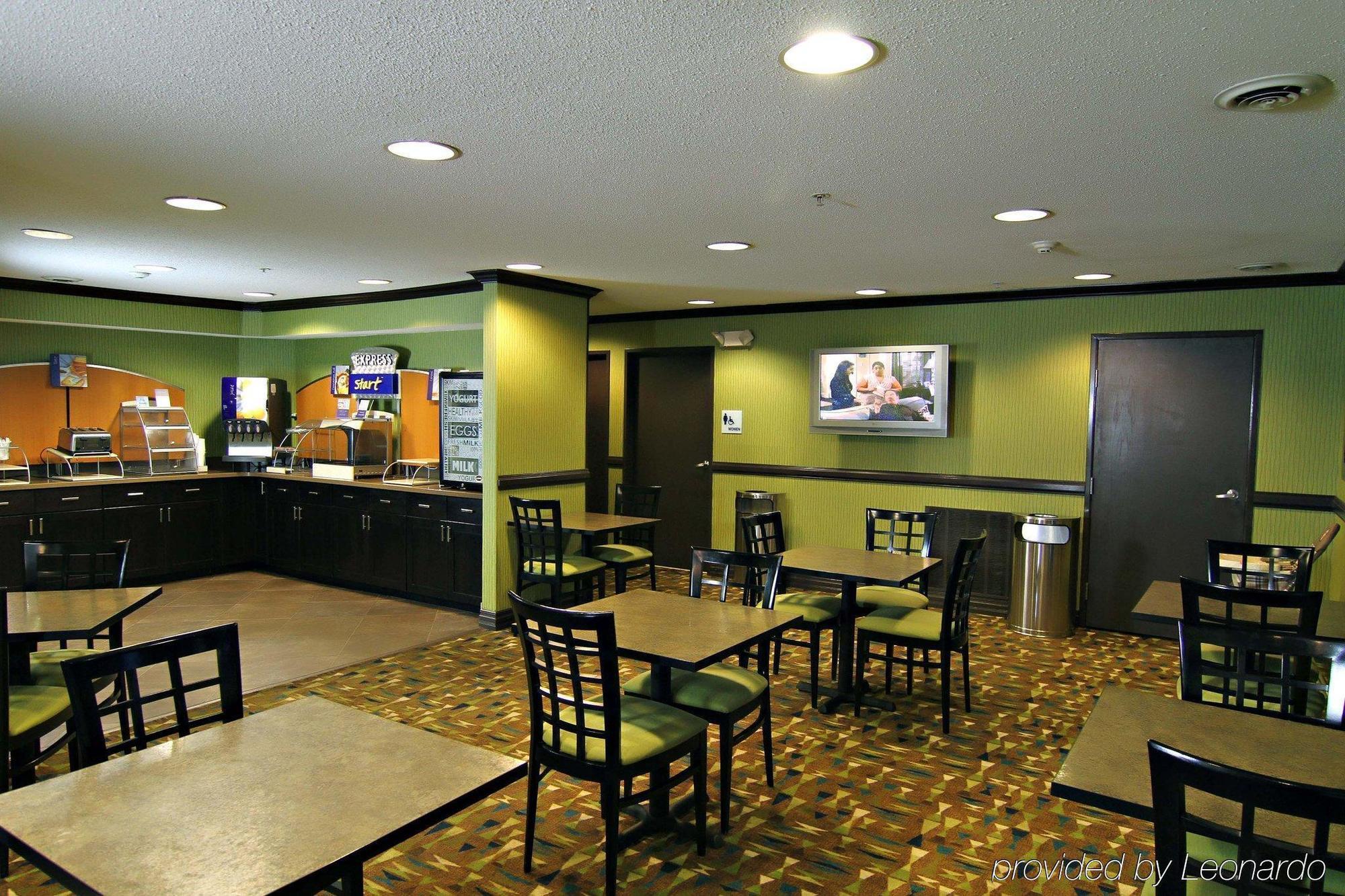 Holiday Inn Express Hotel & Suites Madison By Ihg Extérieur photo