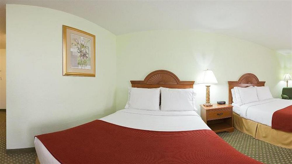 Holiday Inn Express Hotel & Suites Madison By Ihg Extérieur photo