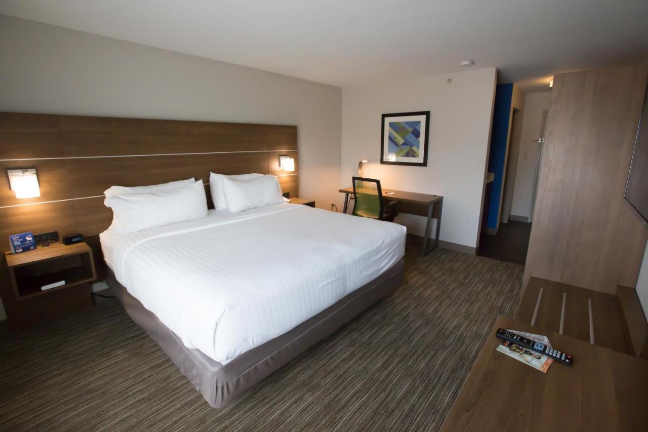 Holiday Inn Express Hotel & Suites Madison By Ihg Extérieur photo